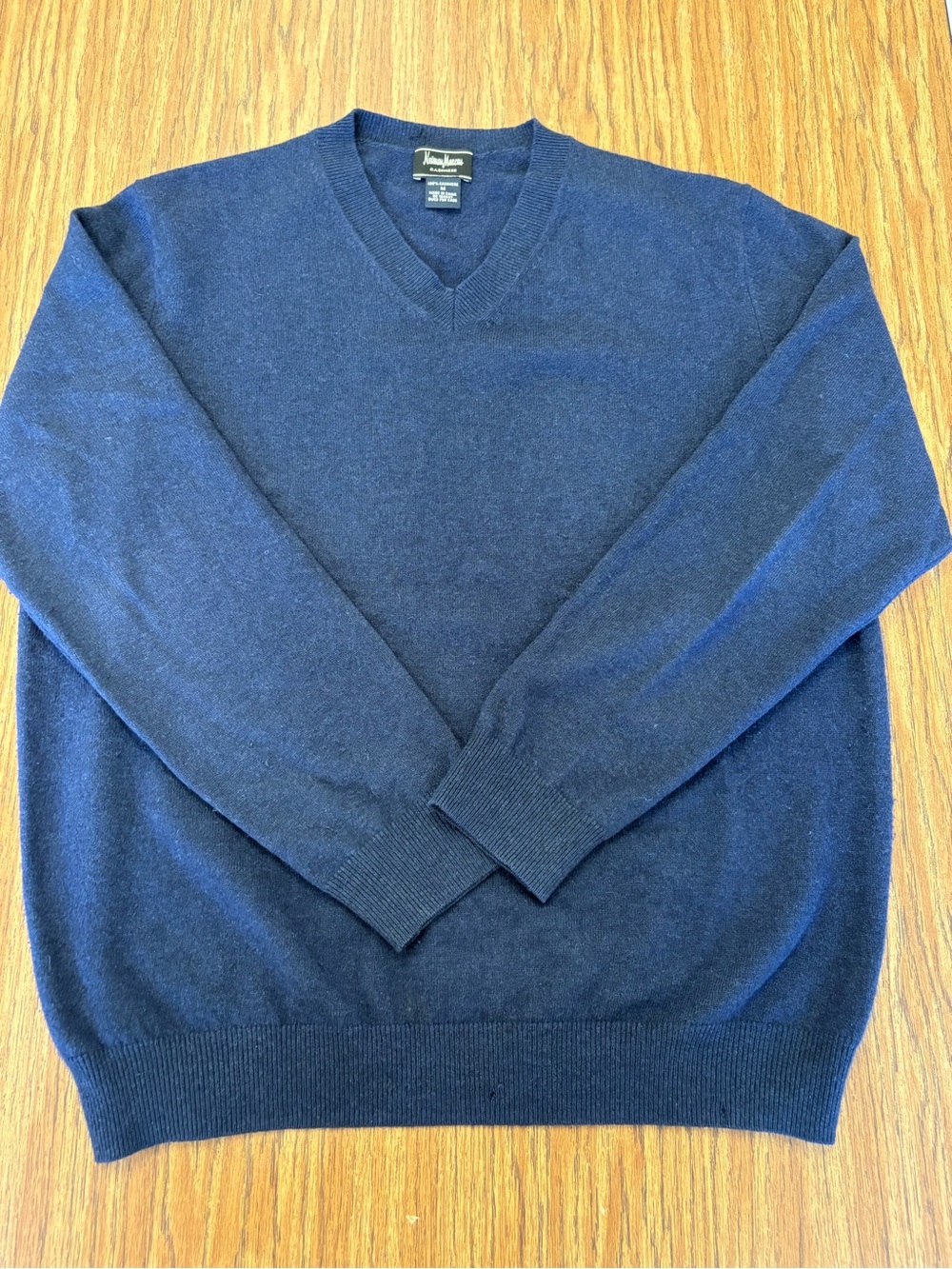 Neiman Marcus Men's  V-Neck Sweater M